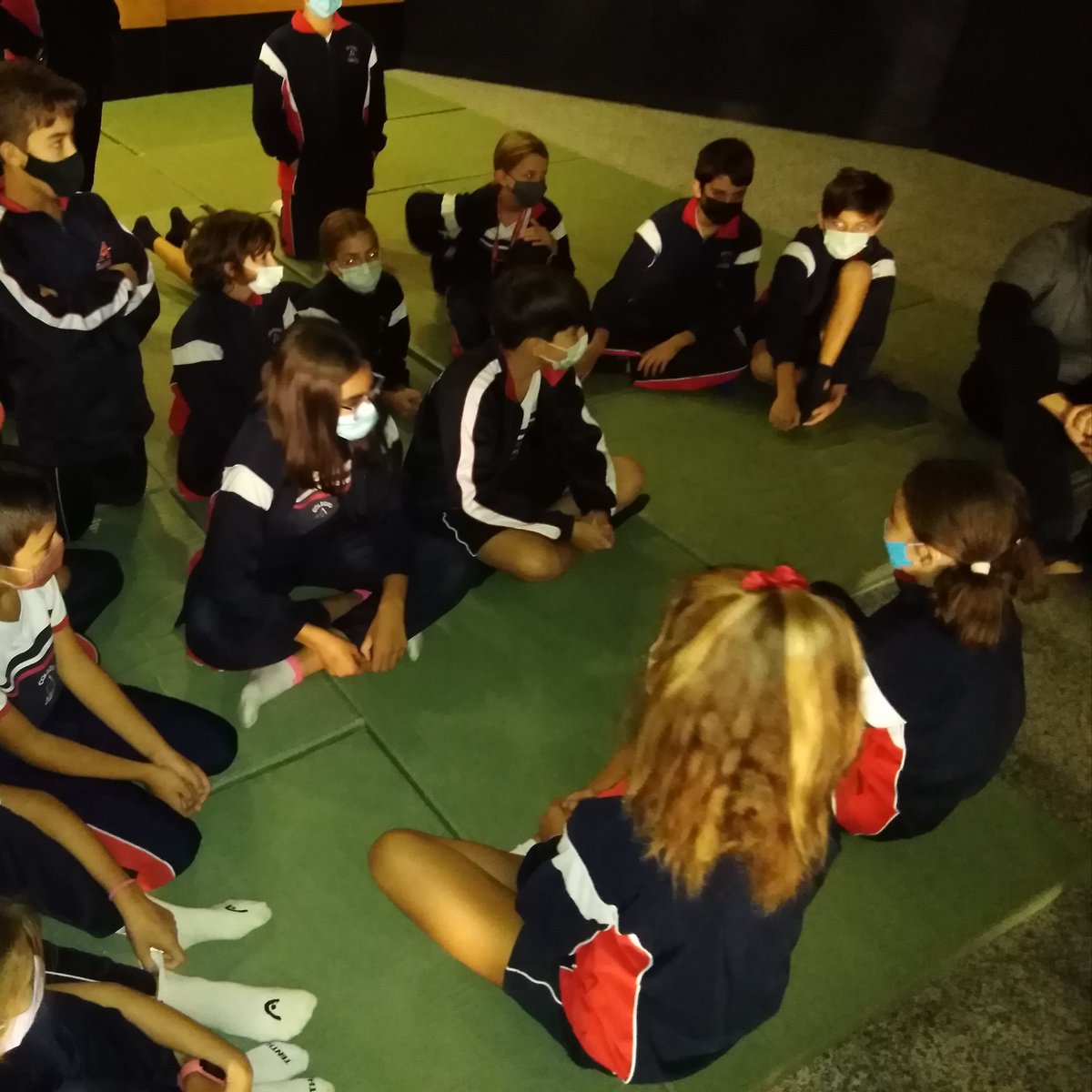 Abacolegio's tweet photo. 👀 ¿Qué es la empatía? Nuestros alumnos ayudantes continúan formándose en mediación dentro nuestro #ProyectoConvive
➡️ https://t.co/PQcWOez49E https://t.co/bpxShgKrPT