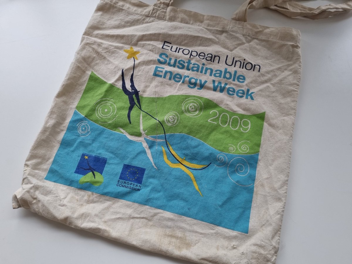 🌍 #EUSEW2021 is about to start! 
The first EU Sustainable Energy Week #EUSEW was in 2006, the energy transition is a long journey!
I'm still reusing this cotton bag from 2009 ♻️ 
Sustainable collector 😉, who was there?