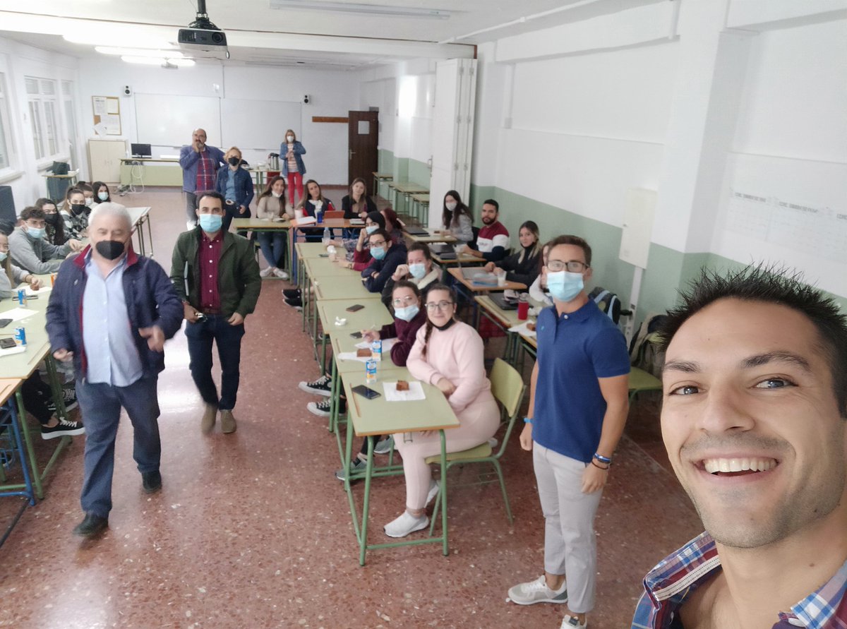 Comenzamos el "Café Emprendedor" con Alex Ariza ☕🍩🫖

Gracias <a href="/iescartuja/">IES Cartuja</a> <a href="/jmalex/">José Miguel García P</a>

#EmprendeCartuja
#Emprendimiento