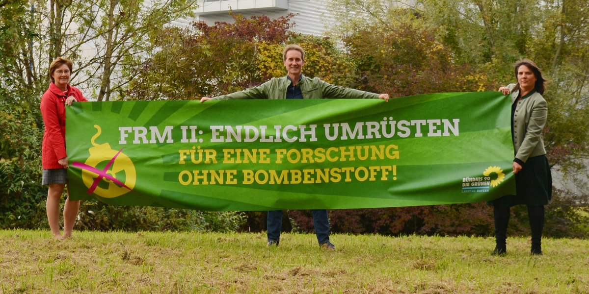 GrueneLandtagBY's tweet photo. Heute vor 20 Jahren haben #Bayern und die #BRD vereinbart, dass der Forschungsreaktor #FRM2 (damals noch im Bau) auf niedrig angereichters #Uran umgerüstet wird. Passiert ist bis heute fast nichts. Alle Infos, inkl. Online-Veranstaltung hier ↓

https://t.co/5m73f8rkWE https://t.co/mFbZcaxAKz