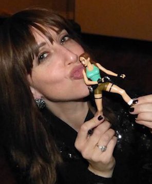 BlondShelley's tweet photo. Happy 25th Anniversary🎉 to the original, iconic Tomb Raider game and of course #LaraCroft 🦖🔫🔫🏃🏻‍♀️Such an honour to be her voice, to be part of the #TombRaider history and a pleasure to meet and interact with all the people that love her so.
#tombraider #laracroft #originallara https://t.co/pYeTBLqt4J