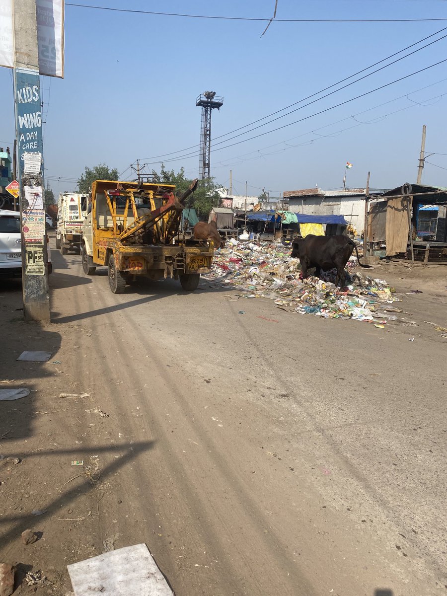 kake9009's tweet photo. ⁦@smartcityfbd⁩ ⁦@mlkhattar⁩ ⁦@PMOIndia⁩ ⁦@SwachhFaridabad⁩ mujesar main road faridabad haryana ⁦@cmohry⁩ gets cleaned in every 5-6 days traffic jam also due to this but no authority pays attention here https://t.co/5mSAv57CKX