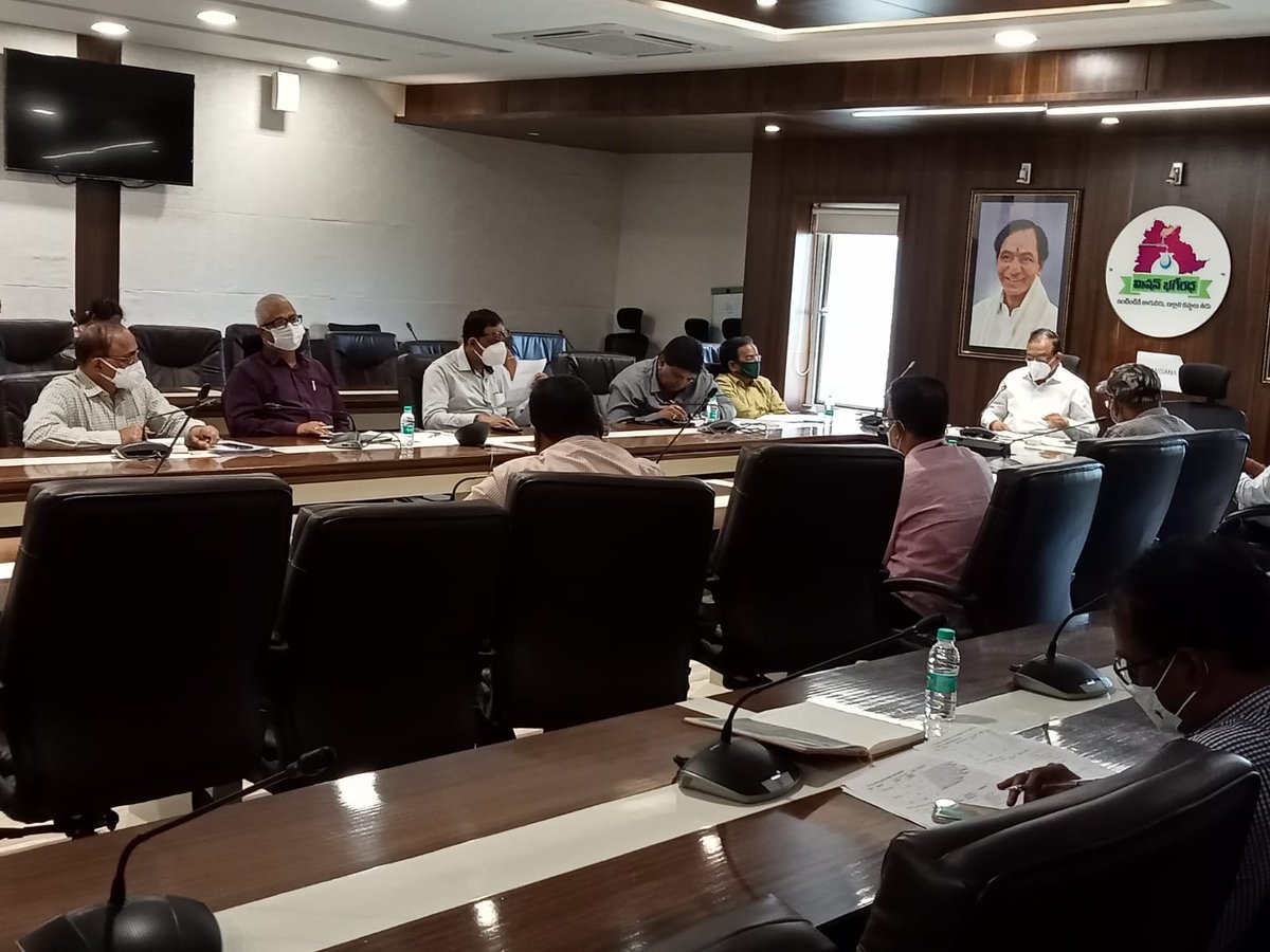 mb_telangana's tweet photo. Today our #missionbhagiratha Engineer-in-Chief Sri G.Krupakar Reddy sir conducted state level review meeting with all the Chief Engineers and critically reviewed agenda items &amp; emphasised priorities . Also directed all to work efficiently  @SmitaSabharwal @DayakarRao2019 https://t.co/HenfisM9Rv
