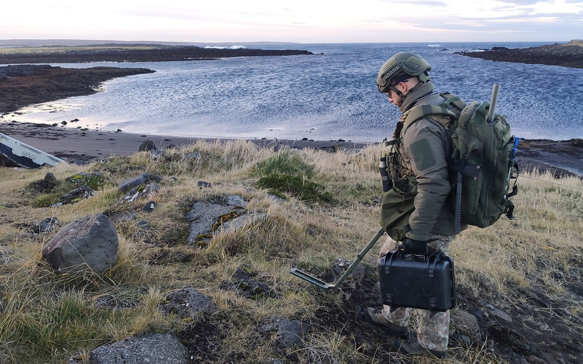 LTU_ArmedForces's tweet photo. #Lithuanian ๐ฑ๐น troops take part in the largest demining exercises #NothernChallenge2021 in #Island๐ฆ๐ฝ. Training with the #NATO allies helps to improve the skills. #WeAreNATO
#JuozasVitkusEngineerBattalion
#Lith_SOF
#NavalForce https://t.co/7pCXUdy0ZK