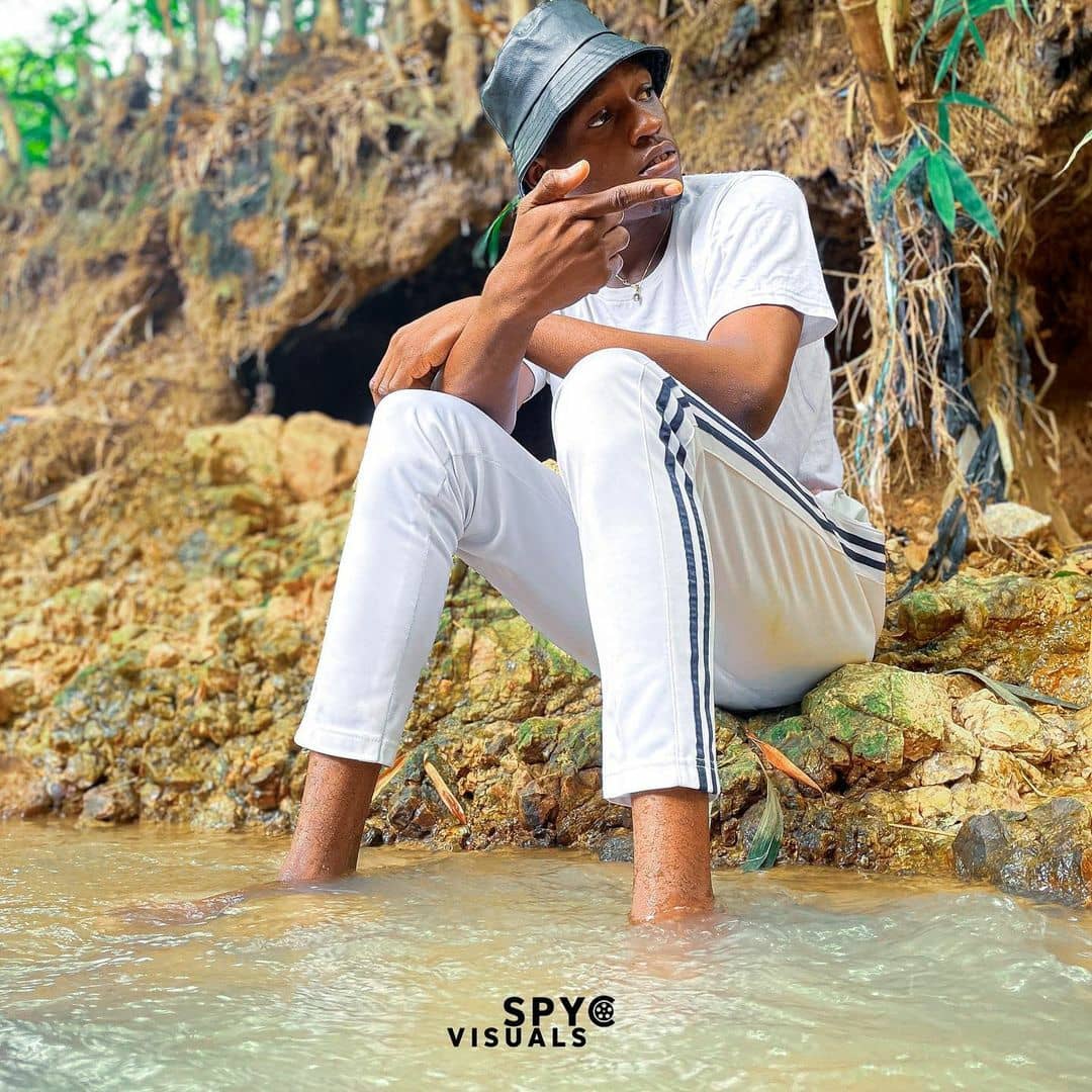 JamikaForce's tweet photo. In nature you can find inspiration for music. @Koredianx works with the elements to find that natural sound.

#afropop #afrobeats #naijapop #nigeriamusic #naija #nigeria #musicstudio #music #jamikaforce #nature #africa #africamusic https://t.co/AYXOZoT0Z9