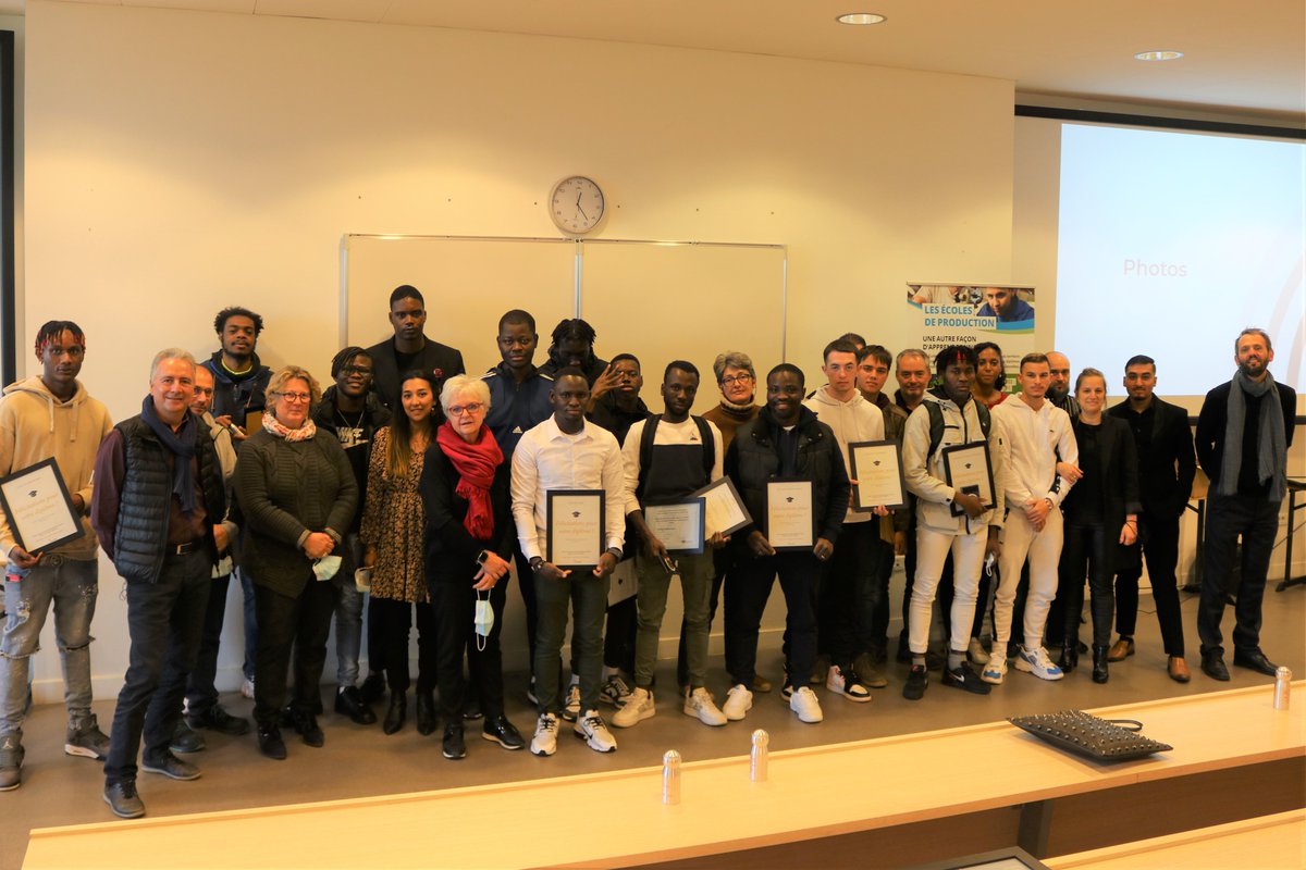 icam_fr's tweet photo. 🎉Vendredi dernier avait lieu la remise de diplômes des promotions 2020 et 2021 de l'#EcoleDeProduction de l'Icam site de #GrandParisSud (CAP CIP) à #Lieusaint, une formation en 2 ans pour ceux qui n’ont pas réussi à trouver leur voie dans le système scolaire traditionnel ! https://t.co/B7vYw7fcNs