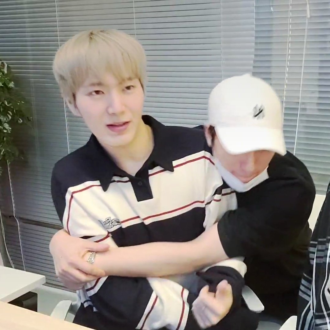 jinwoowoof's tweet photo. OAGSKAKA THEY'RE SO CUTE https://t.co/TQkfeXGT2G