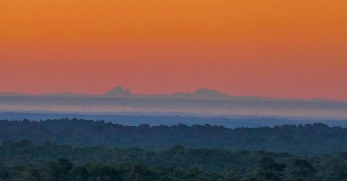 Vidéo. Bassin d’Arcachon : le mirage des Pyrénées visible depuis le sommet de la dune du Pilat sudouest.fr/gironde/la-tes…