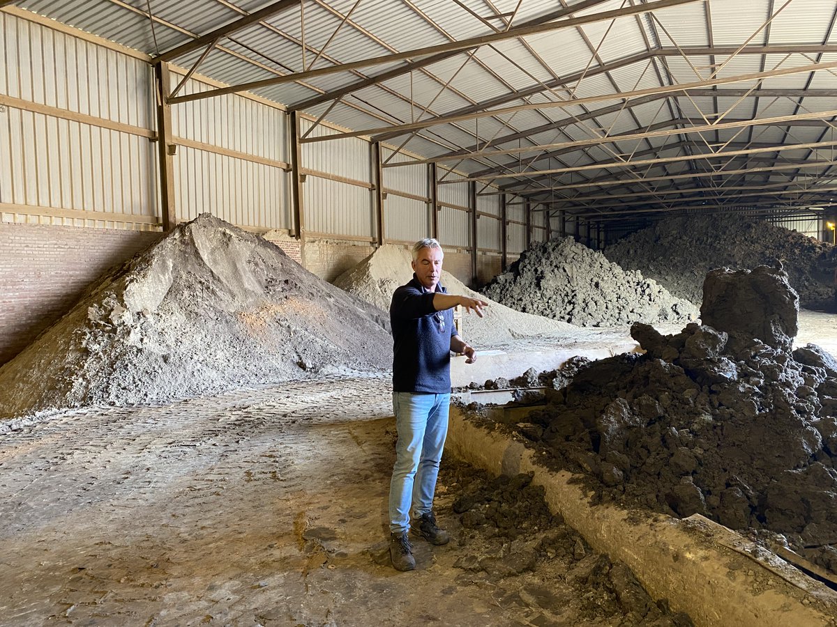 De Tirrel in Winsum krijgt bakstenen van Winsumer zeeklei. Opgegraven en gebakken in de steenfabriek in Oude Pekela. detirrel.nl/nieuws/winsume…
<a href="/detirrel/">Detirrel</a> #rottinghuis #hethogeland
