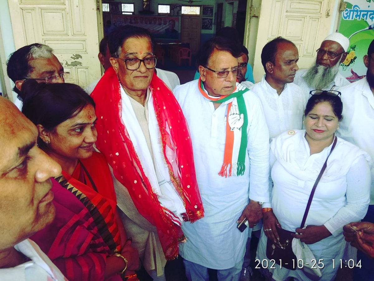 pcsharmainc's tweet photo. खंडवा लोकसभा उपचुनाव में आज खंडवा लोकसभा के लोकप्रिय प्रत्याशी श्री @RajNarayanINC जी के साथ उनके पक्ष में जनसंपर्क  किया।।
इस दौरान पूर्व सांसद श्री प्रेमचंद्र गुड्डू जी,शहर कांग्रेस अध्यक्ष इंदलसिंह पंवार जी, जिला कांग्रेस अध्यक्ष ओंकार पटेल जी, 1/2 https://t.co/cBGvpUfLTg