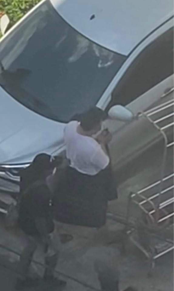 SaveMM99's tweet photo. "Abductions in Bahan"
-Massive forces of Military Terrorists Forcefully raided&amp; searched into house of 40yo U Myo Thet Swe(Private Business man),forcibly abducted him by hooding his head and confiscated his car,laptop&amp;luggage at Bahan tsp,Yangon around 9:45AM today(1/2)#Oct25Coup https://t.co/lIqs3qRRd4
