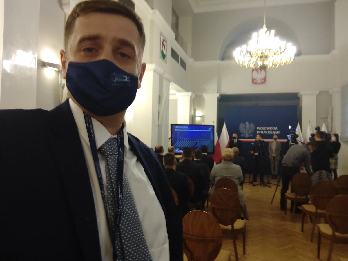 KilijanekA's tweet photo. Bardzo ważny dzień dla Wrocławia. Ponad 112 mln zł w ramach Polskiego Ładu. Rząd Prawa i Sprawiedliwości daje bardzo ważny impuls dla gospodarki i Wrocławia, żeby zwalczać kryzys wywołany pandemią COVID-19. @michaldworczyk @RozeckaPL @mkrzyzanowski79 @Obremski_ https://t.co/pKm3sMqpD5