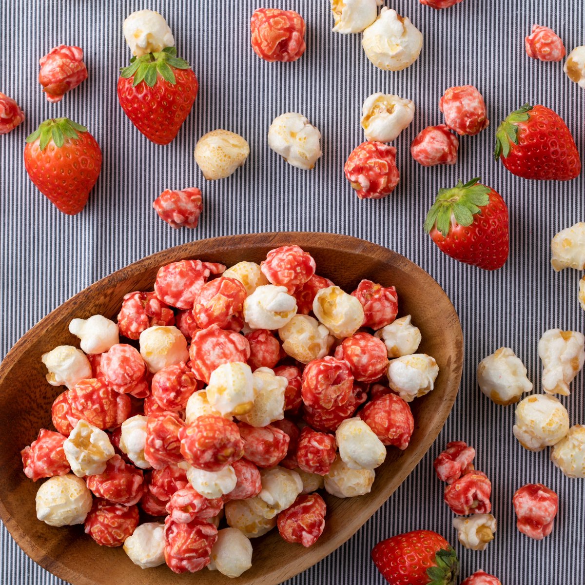 atamibonbon's tweet photo. いちご&amp;ミルクのポップコーン！🍓
2つの味を一緒にたべて、いちごミルク味を楽しもう〜♥ https://t.co/3UZ6OwxTub
