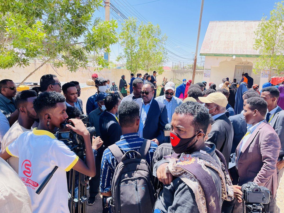 UPDATE: Puntland president <a href="/SaidAbdullahiDe/">Said Abbullahi Josep.</a> with media channels expressing his feeling, this election remarks his first time to cast his vote

#PLGE #PuntlandVotes

Follow for more 👇