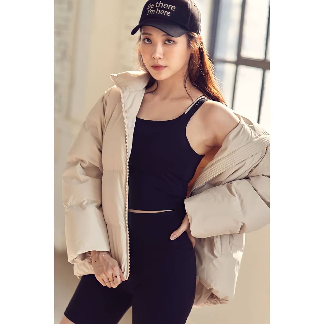 l_oadin_g_II's tweet photo. 211025 clride.n IG update
𝟚𝟘𝟚𝟙 𝔽/𝕎 ℂ𝕠𝕝𝕝𝕖𝕔𝕥𝕚𝕠𝕟
5가지 컬러의 여성 푸퍼 덕다운 점퍼
데일리로 편안하게 착용하세요!
• https://t.co/dv9QMwECTC
#클라이드앤 #클라이드 #clriden #clride
.
#유라 #Yura #ยูรา
#GirlsDay #걸스데이 #걸스데이유라 https://t.co/isxPX51YbZ