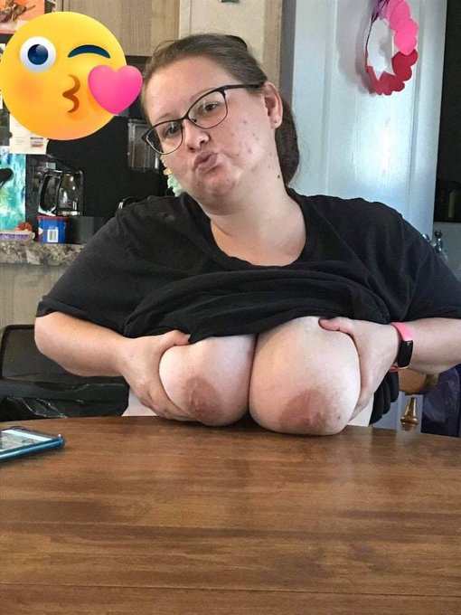 Some #hugetits to start of your Monday! https://t.co/OKee5jvj1S https://t.co/4GYDbPUqqa<a href="/tag/hugetits"class="tags">#hugetits</a>