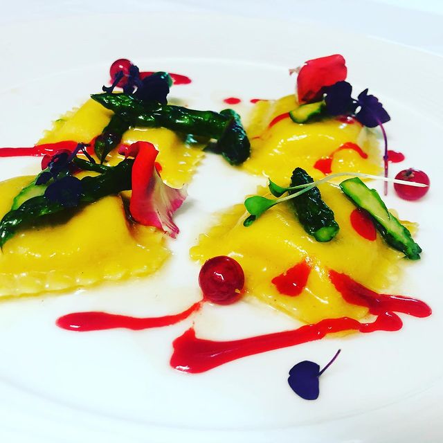 The motto of our Chef Umberto Toscano is: 'Cooking is science in itself: it is up to the chef to turn it into art'. 
Well, we can't help but confirm that he is brilliant at creating genuine works of art in his kitchen!