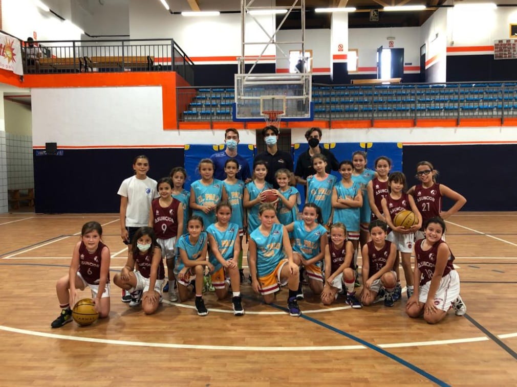 cbelpalo's tweet photo. 🏀 #PARTIDO | Gran partido amistoso de nuestro #PreminiFem de Javi y Jorge vs @ADasuncion
 Las nuestras han luchado de principio a fin y han disfrutado un montón, se va notando poco a poco la mejora de los entrenamientos. 
¡A seguir luchando! 
#PANTERAS
#GoPalo🧡 https://t.co/WNEJ8ZqJjn