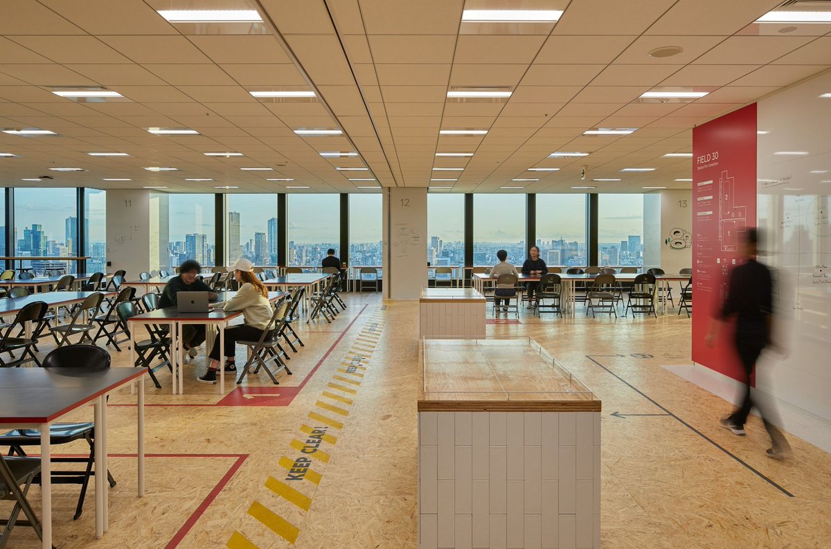 LINE_Global's tweet photo. The 30th floor of #LINE's Yotsuya office is an idea space based on 3 concepts:
• Movable – because all the furniture can be re-arranged.
• Writable – because all the surfaces can all be used as whiteboards.
• Discoverable – because your messages can inspire others.
#LINECorp https://t.co/v70HJFoVxc