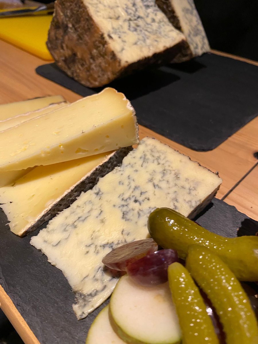 kaascheese's tweet photo. MASSIVE thanks to Ed and the team @fullcirclebrew for having us this weekend.  And thanks to all of who you came and tried out our cheese boards. 

You can catch us again at @MeanEyedCatNCL this Thursday for their dutch takeover with @cafeamsterdamwb 🧀 https://t.co/dnZy4zTEK7