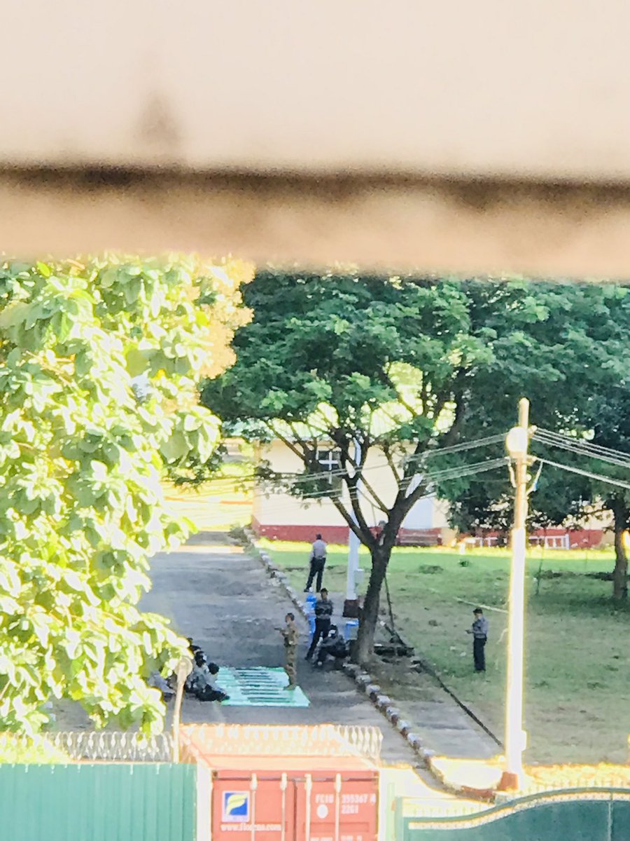 bobbythar's tweet photo. Here , Military give training for their polices how to handle gun and how to shoot.There are worried about PDF . Who give training like that !!!😆😆😆#MyanmarMilitaryTerrorists #WhatHappeningInMyanmar #Killer military https://t.co/fDVMOe0jbg