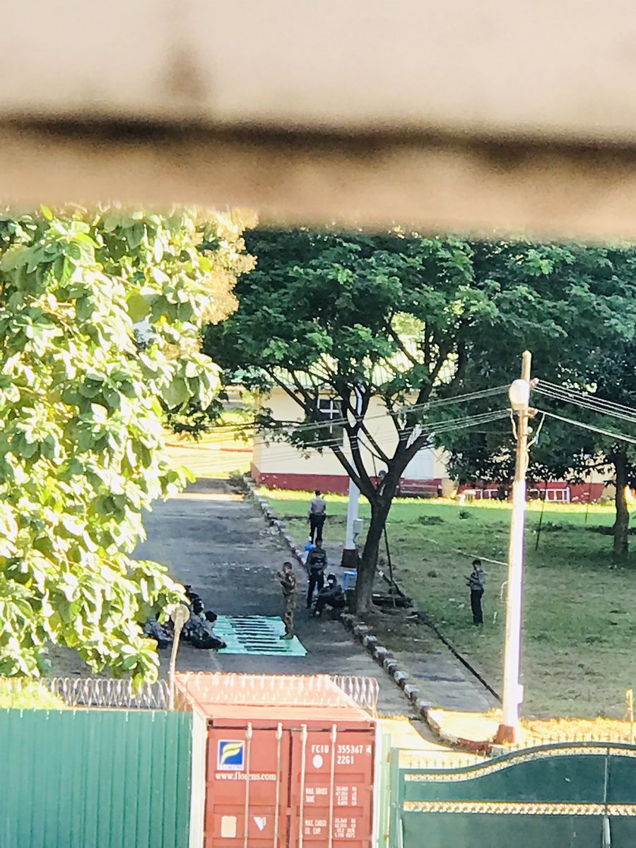 bobbythar's tweet photo. Here , Military give training for their polices how to handle gun and how to shoot.There are worried about PDF . Who give training like that !!!😆😆😆#MyanmarMilitaryTerrorists #WhatHappeningInMyanmar #Killer military https://t.co/fDVMOe0jbg