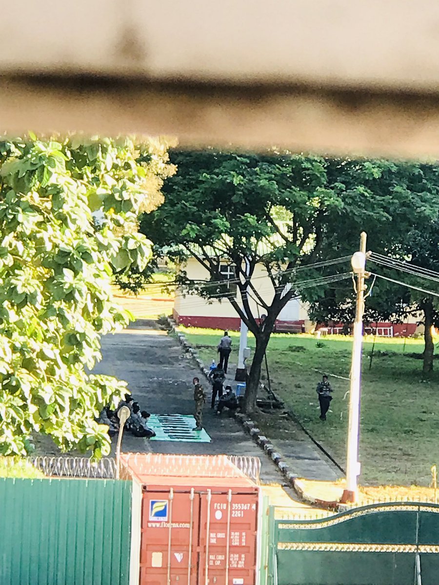 bobbythar's tweet photo. Here , Military give training for their polices how to handle gun and how to shoot.There are worried about PDF . Who give training like that !!!😆😆😆#MyanmarMilitaryTerrorists #WhatHappeningInMyanmar #Killer military https://t.co/fDVMOe0jbg