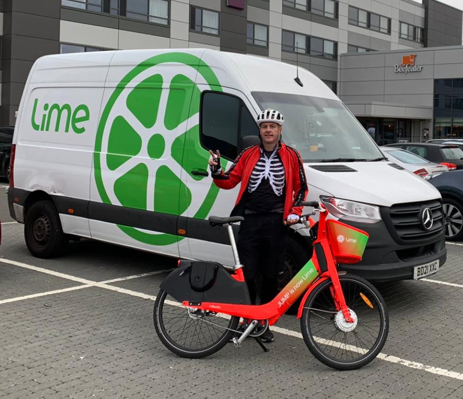 limebike's tweet photo. Lime is also proud to be supporting #RideForTheirLives, who are cycling from @GreatOrmondSt ➡️ @COP26 to take this important message to policy makers. Good luck to Trevor (pictured) who will be riding Lime all the way to Glasgow! https://t.co/LsqyRiEoW0