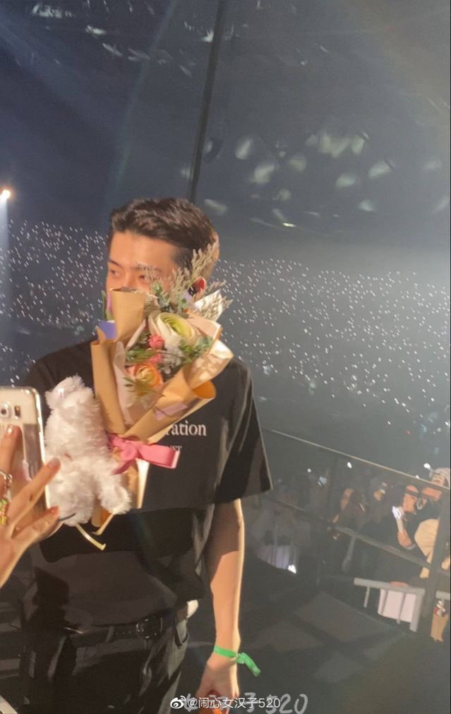 sehunsources's tweet photo. This is how oh sehun looks like in real life 

A thread; https://t.co/SIqIpLeLSS