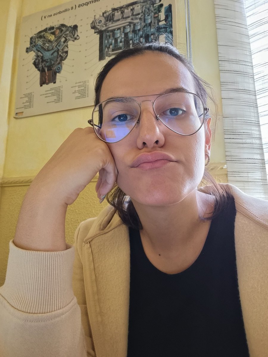 VMONDIAZ's tweet photo. Mi cara de pensativa https://t.co/yVllp5SI46