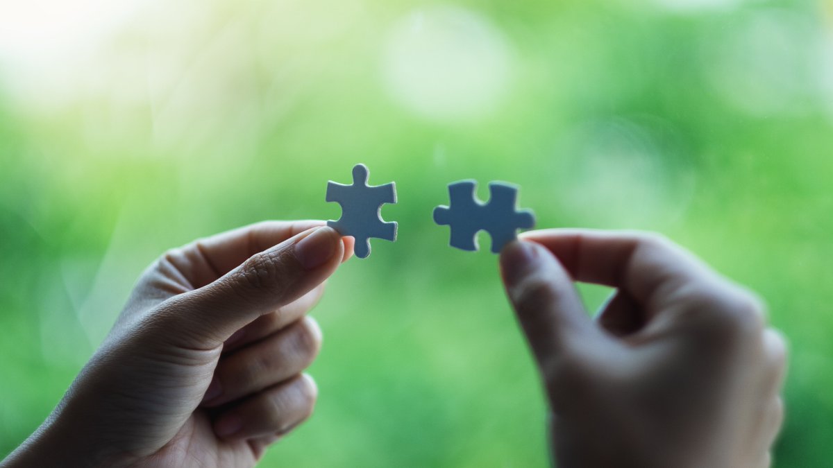 interregeurope's tweet photo. ❗ Last chance to register ❗ 

Join us this Wednesday for a webinar on developing integrated low-carbon strategies.

You will learn what actions are needed to meet the goals of decarbonisation and how to overcome barriers💡🏭

Register here👉 https://t.co/xSlA4B4R0n https://t.co/pbKGjPz2yn