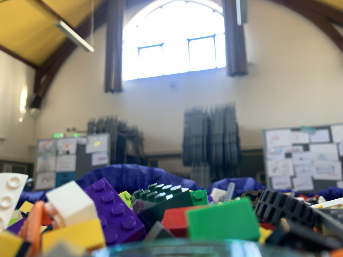 BricksMcGee's tweet photo. Drop in LEGO workshops at Bedford’s Queens Park Community Centre today and tomorrow from 11 - 2 thanks to @WeAreBCA. #lego #legoworkshops #bedford https://t.co/dV3Hkbie7M