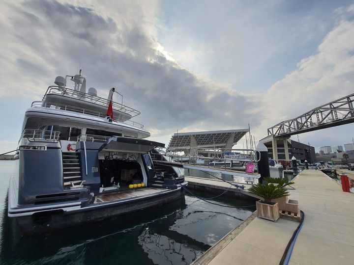 yachtingpages's tweet photo. More #PinkBags landing at #PortForum in #Barcelona 🇪🇸 today. 💪🏼 https://t.co/hAXvdQPrnX