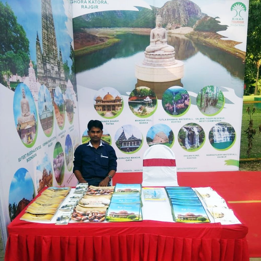 TourismBiharGov's tweet photo. Presenting the glimpse of Golf tournament event amid products &amp; auto exhibition followed by gala dinner and musical show held at Patna Golf’s Club.

#BATTLEOFACES #GolfTournament #AutoExpo #Exhibition #BiharTourism #IncredibleIndia #Bihar #NewBihar #Patna #Event #Travel https://t.co/yvjByWjo4p
