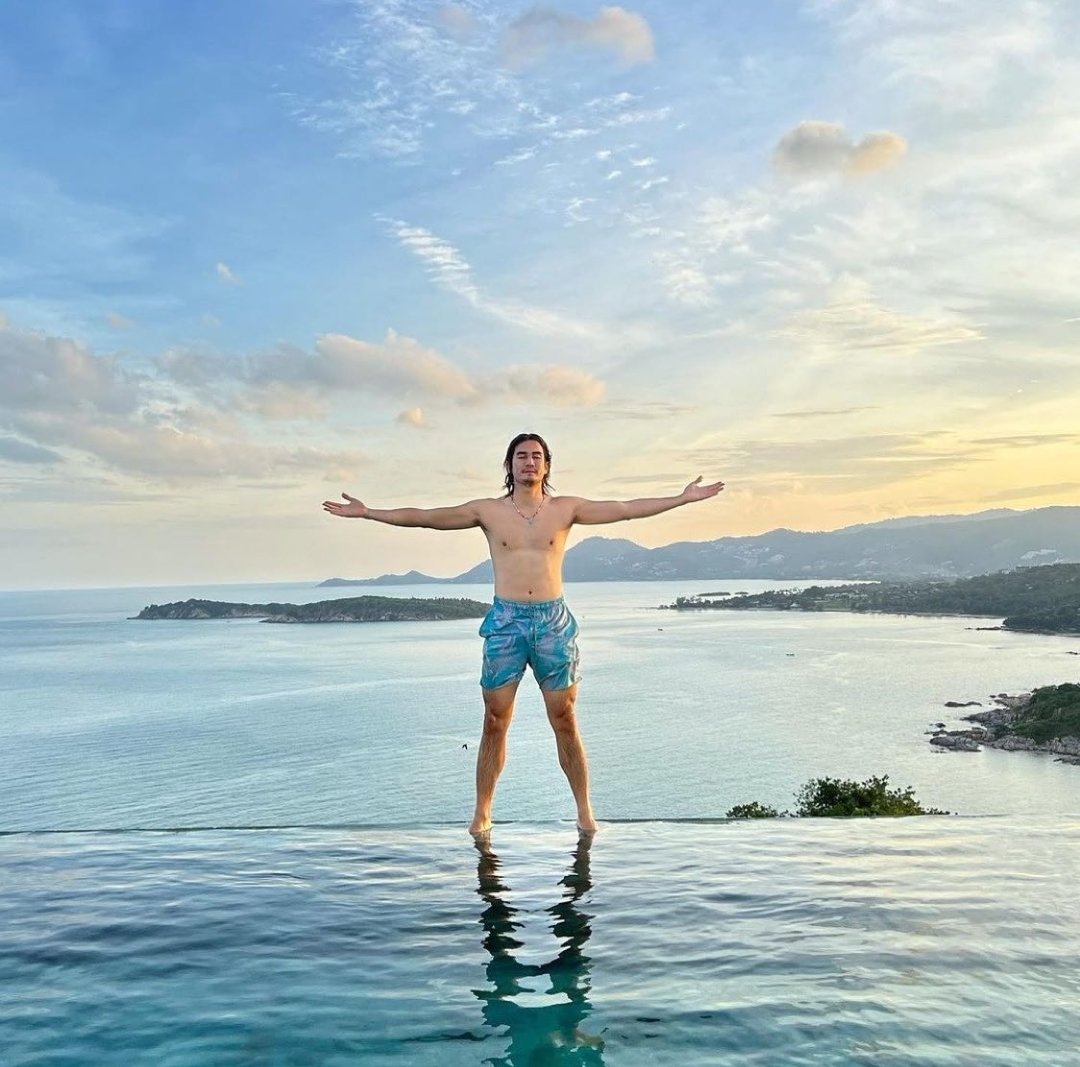 SamujanaVillas's tweet photo. This is how you do it. 😍
Photo credit: 📸 @dewvy__ 
To book, email email reservations@samujana.com
#samujana #kohsamui #quarantinefree #shaplus #samuisandbox #islandlife #picoftheday #thailand https://t.co/xhibstHWnE