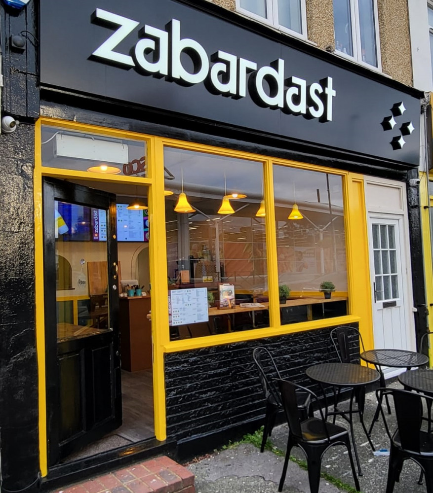 Say hello to our NEW Caterham store! Come and visit us, we’re open! 😃

171 Coulsdon Road, Caterham, CR3 9NU

#Caterham #OpenForBusiness #CaterhamOnTheHill #IndianFood #StreetFood #Yummy