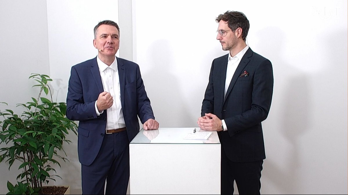 bvitg's tweet photo. Christian Klose vom @BMG_Bund sieht dies #MIOs und die #GIGV als wichtigste Meilensteine in Sachen #Interoperabilität 🧩.
#DIT #DIT21 #DITisTeamwork https://t.co/5EqPSriO9m