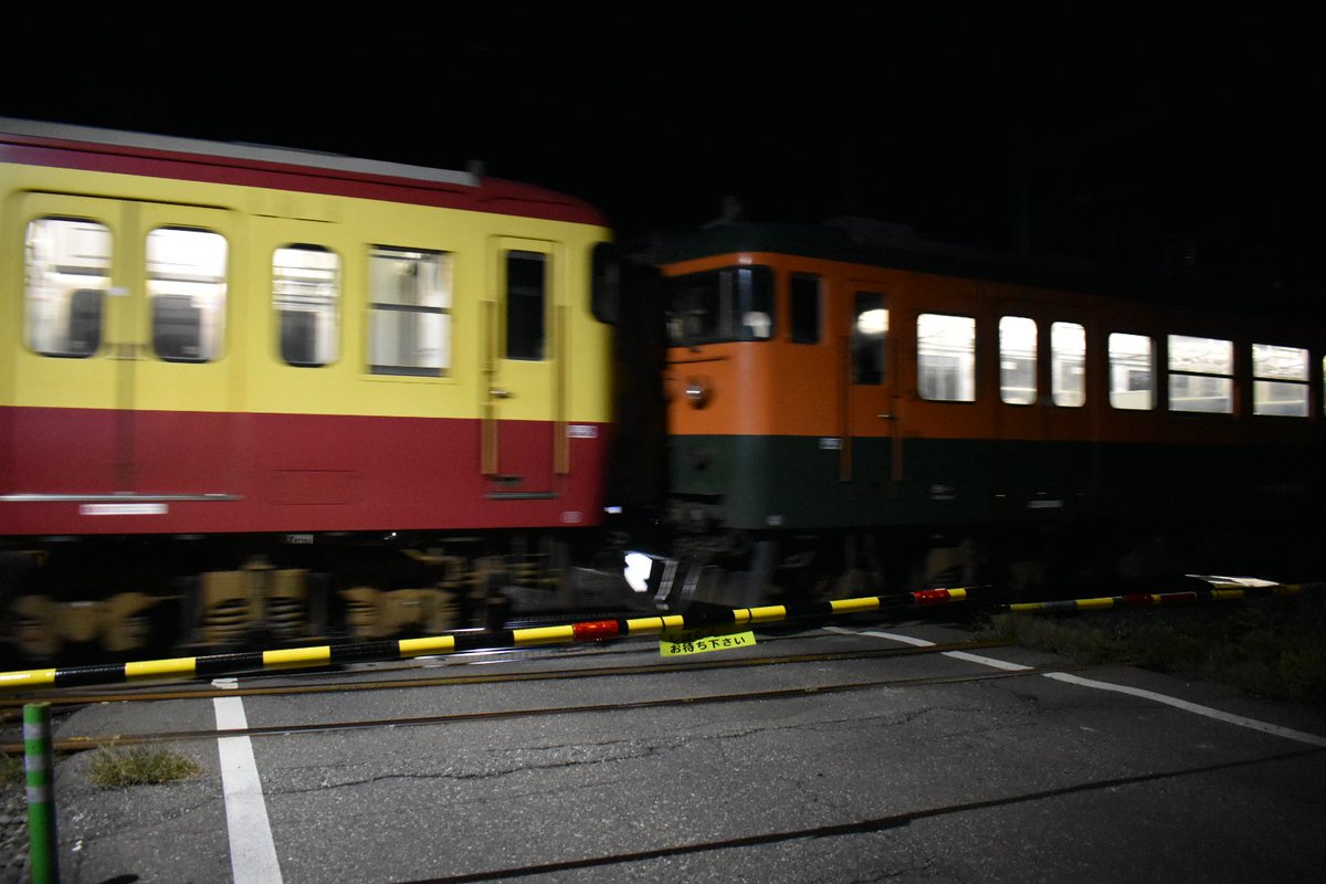 unohaman's tweet photo. 2021.10.25
越後線上り 156M
新潟車両センター所属115系 N40 + N38
ハロウィンを前に、芋を連れて定期運用へ戻ってきた湘南色N38編成。
明日の143Mで新潟車両センター入区後の動向が気になるところ。
#越後線
#115系
#156M
#湘南色N38
#懐かしの新潟色N40 https://t.co/gh5femEHSE