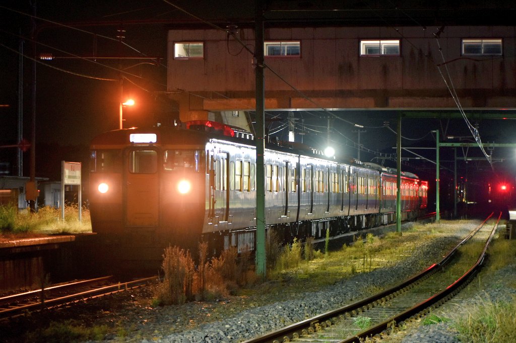 unohaman's tweet photo. 2021.10.25
越後線上り 156M
新潟車両センター所属115系 N40 + N38
ハロウィンを前に、芋を連れて定期運用へ戻ってきた湘南色N38編成。
明日の143Mで新潟車両センター入区後の動向が気になるところ。
#越後線
#115系
#156M
#湘南色N38
#懐かしの新潟色N40 https://t.co/gh5femEHSE
