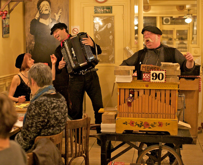 Riton la manivelle, star à l’orgue de Barbarie des bistrots parisiens, s’associera à Philippe Luez, conservateur du <a href="/MuseePortRoyal/">Port-Royal des Champs</a> pour une évocation chantée de la Commune de Paris le mardi 16 nov., à #Magny78.
magny-les-hameaux.fr/agenda/commemo…
<a href="/sqy/">Saint-Quentin-en-Yvelines 🚀</a> @TV78Officiel <a href="/LaGazetteSqy/">La Gazette de Saint-Quentin-en-Yvelines</a> @Ytourisme