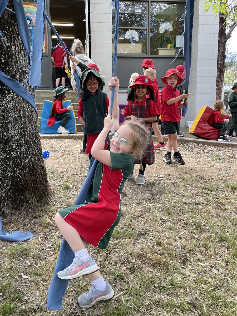 MacgregorPS's tweet image. Right back into the swing of things today! Same faces, new cohorted play spaces. So good to be back together ❤️👦🏼💚👧🏻❤️🧒🏽  @ACTEducation #stayingsafe #cohorting #Kindergarten