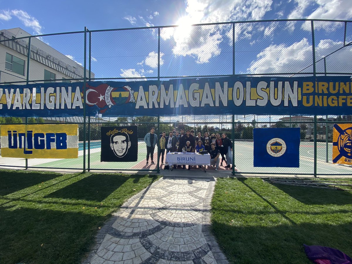 Reyhan Kampüsü voleybol sahasında standımızı açtık, Fenerbahçe’ye gönül veren bütün dostlarımızı bekliyoruz! #UNIGFB