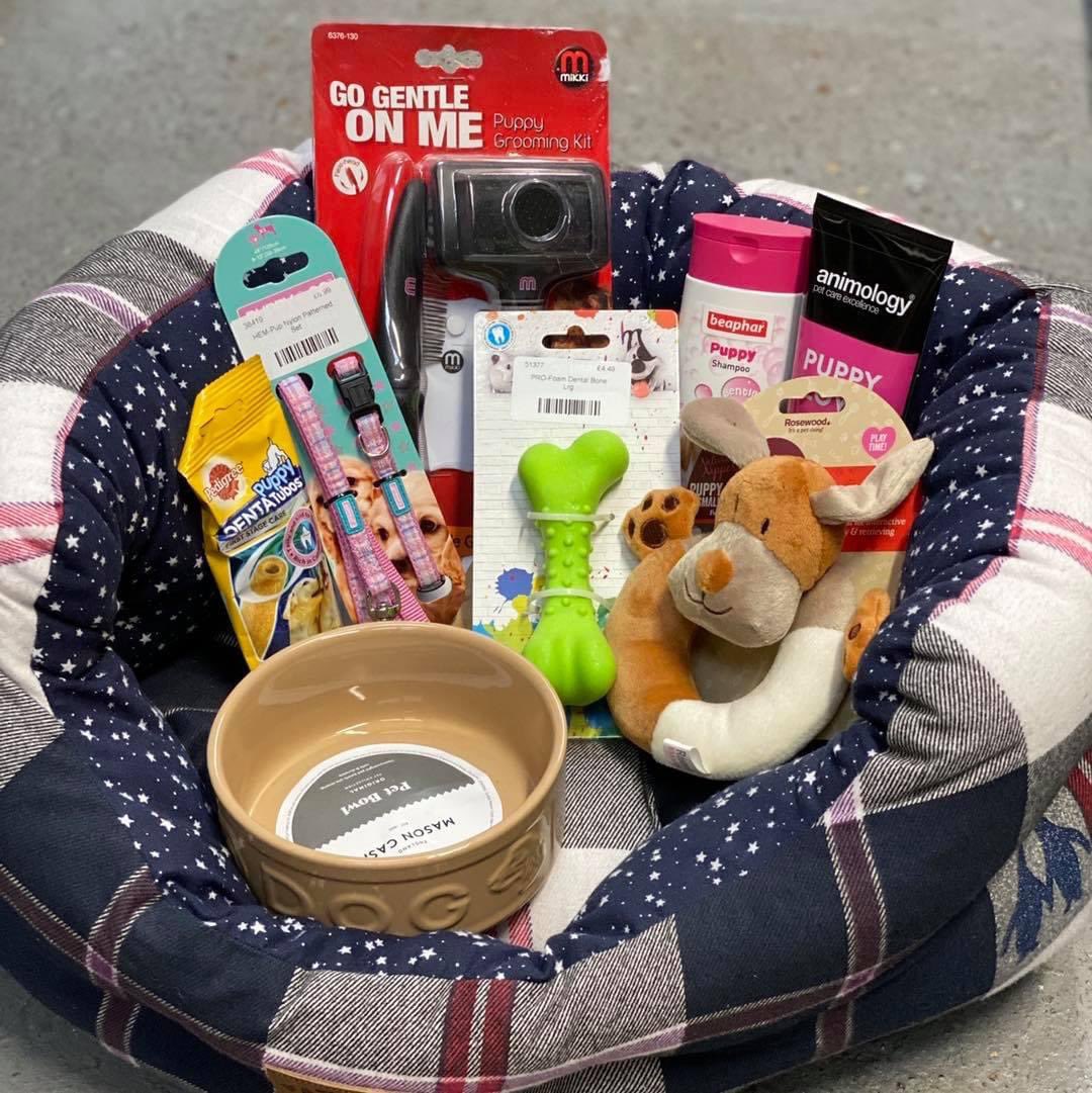 𝐏𝐮𝐩𝐩𝐲 𝐞𝐬𝐬𝐞𝐧𝐭𝐢𝐚𝐥𝐬 🐶! Pups not only have sensitive digestive systems requiring special treats, and often enjoy chew toys to help with their teething, but they also have sensitive skin so it’s important they’re bathed and brushed with puppy friendly products #Attlees