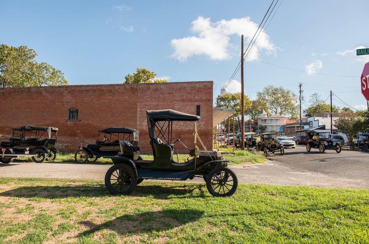 visitbrenham's tweet image. Fall is the perfect time to enjoy a drive to Washington County! Is your group planning a visit? We can help!
#burtontx #visitbrenham #carclub