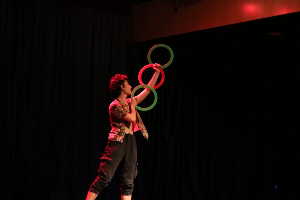 cLArAdeLinaj's tweet photo. que chulo es el circo y que bonito  poder compartirlo https://t.co/4yWlwEMglk