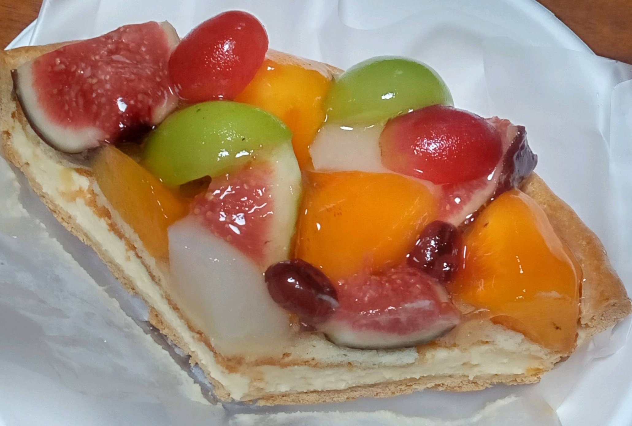 ｐｙｏｎ 母の誕生日に用意したキルフェボンのケーキ オータムフルーツのタルト15cmを３等分とメッセージ付きで注文 美味しすぎて無言でいただきましたw 10月日 誕生日 ケーキ キルフェボン仙台 オータムフルーツのタルト 15cm ３等分