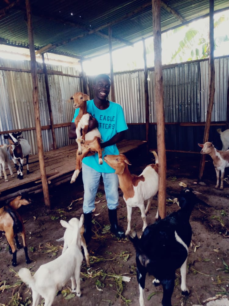 iammrrightug's tweet photo. Hustle until your hustle hustles for you #iamdjright #kingofthevibe #kikubeokitte #Nyola #Djright https://t.co/YezxwwI7Fl