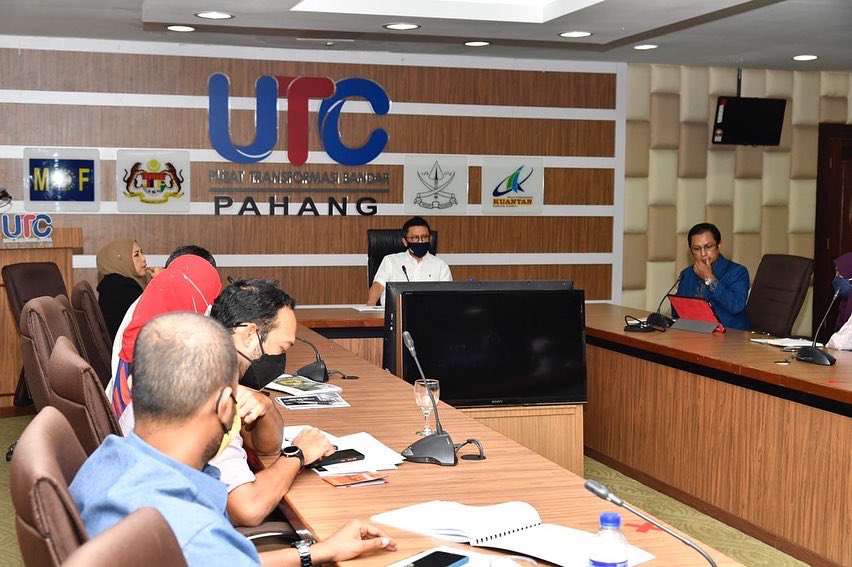 KBSMalaysia's tweet image. LAWATAN KERJA TIMBALAN MENTERI BELIA DAN SUKAN KE NEGERI PAHANG

YB Senator Dato’ Sri Ti Lian Ker, Timbalan Menteri Belia dan Sukan bersama delegasi Rakan Muda telah mengadakan lawatan kerja 3 hari ke negeri Pahang bermula 22 hingga 24 Oktober 2021.