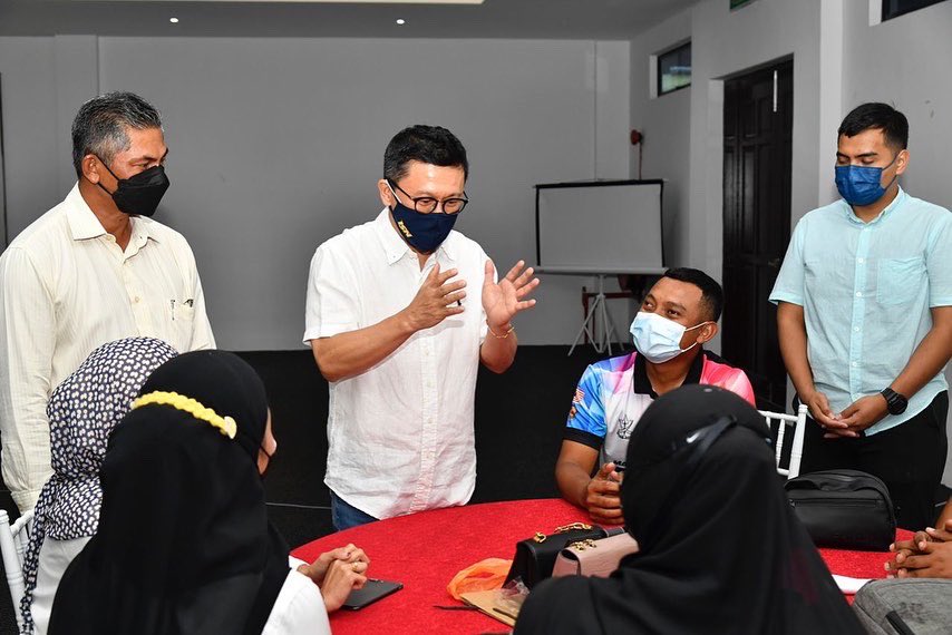 KBSMalaysia's tweet image. LAWATAN KERJA TIMBALAN MENTERI BELIA DAN SUKAN KE NEGERI PAHANG

YB Senator Dato’ Sri Ti Lian Ker, Timbalan Menteri Belia dan Sukan bersama delegasi Rakan Muda telah mengadakan lawatan kerja 3 hari ke negeri Pahang bermula 22 hingga 24 Oktober 2021.