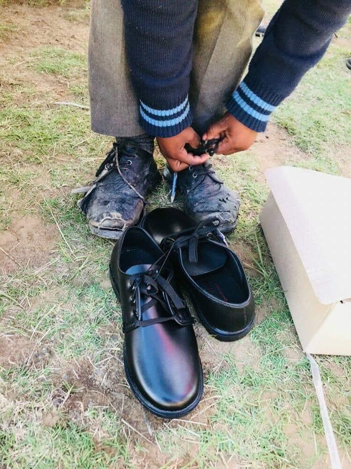 Phumie_S's tweet photo. This drive is about restoring dignity and meeting one of the most basic needs, a pair of shoes in a child’s feet. Please support it by donating a pair of school shoes or cash.  #PS40 #GiveHope #17Feb22 #MakeMyWishComeThru #WalkAChild2School #SchoolShoeDrive #ChangeTheirFuture https://t.co/bnFn5zOpKr